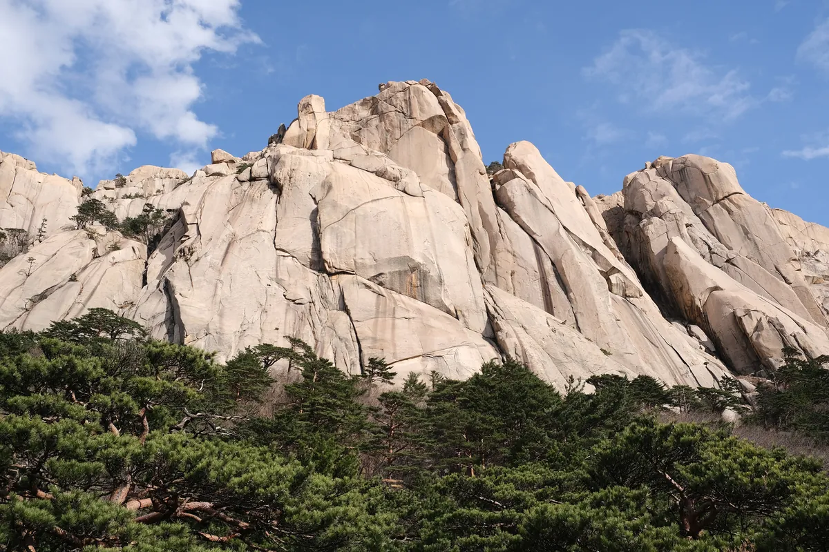 A panorama of Seoraksan's granite ridges